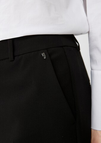 évasé Pantalon à plis COMMA en noir