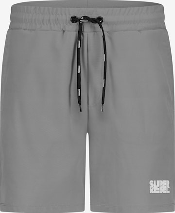Shorts de bain 'JOHNNY' SUPERREBEL® GEAR en gris : devant