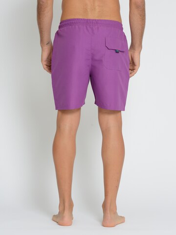 NASSAU Beach Club Badeshorts in Lila