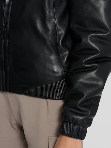 MUSTANG Between-Season Jacket in Black