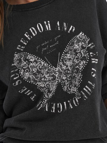 ONLY Sweatshirt 'LUCINDA' in Schwarz