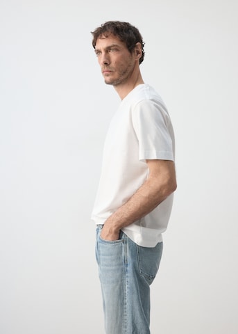 Tricou 'BELLOW' de la MANGO MAN pe alb