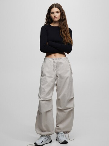 Pull&Bear Loose fit Trousers in Grey: front