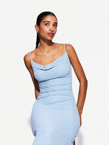 Bershka Kjole i blå