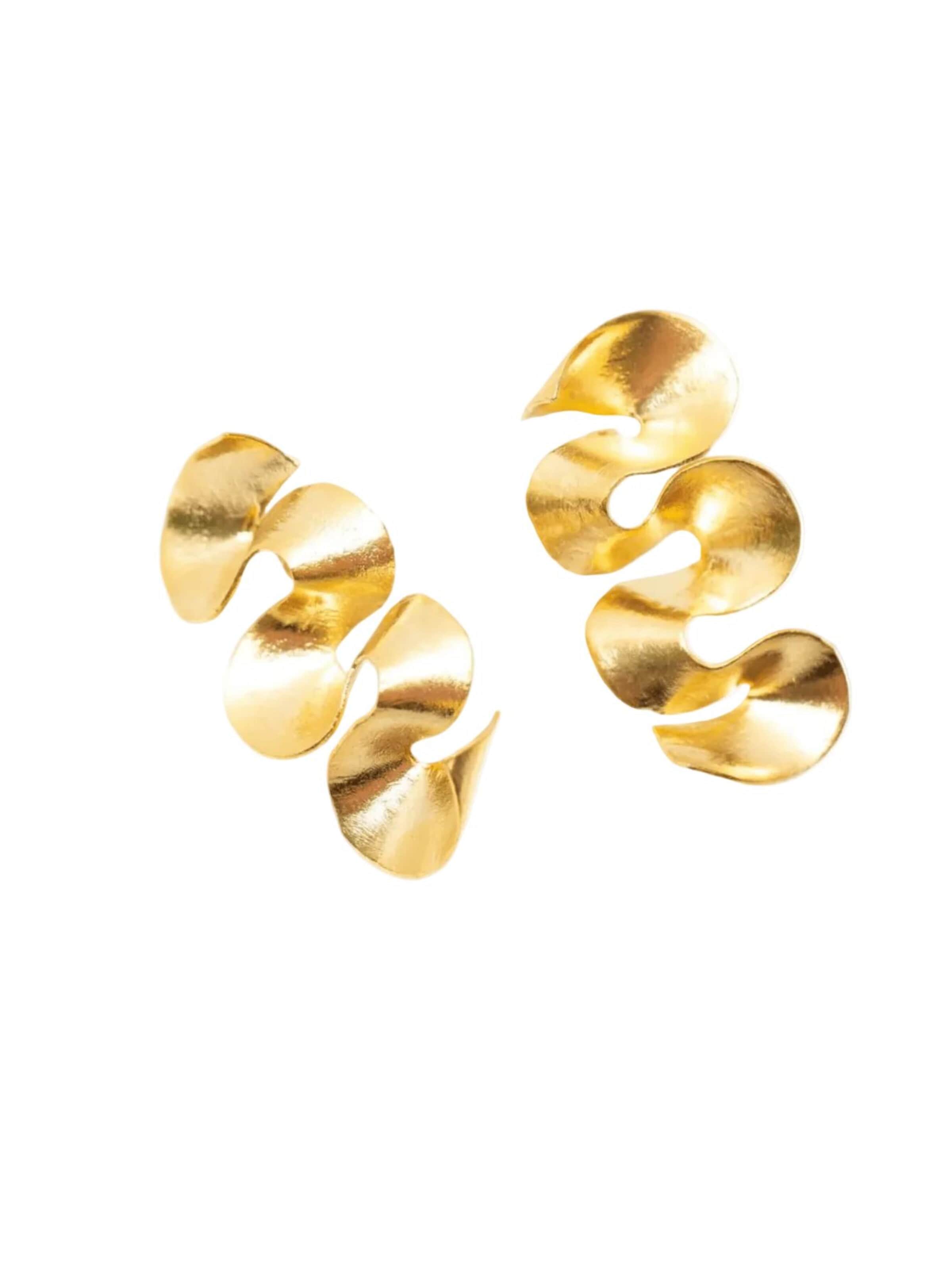 Les Reines Earrings 'Bosphorus Wave' in Gold: front