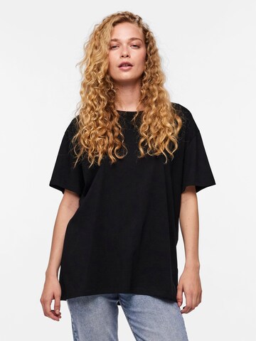 PIECES T-Shirt 'SARA' in Schwarz: Vorderseite