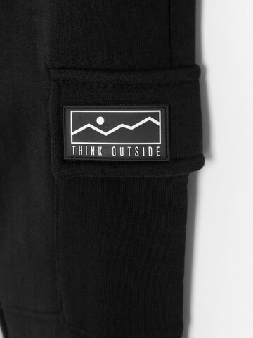 Cool Club Regular Housut värissä musta