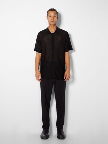 Bershka Regular Fit Hemd in Schwarz