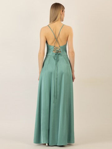 APART Kleid in Grün