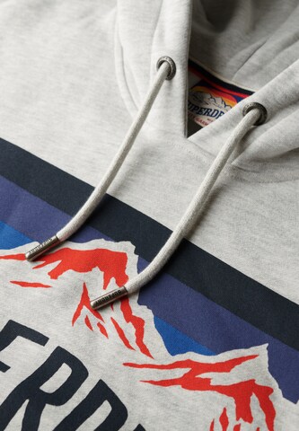 Sweat-shirt 'Mountain' Superdry en gris