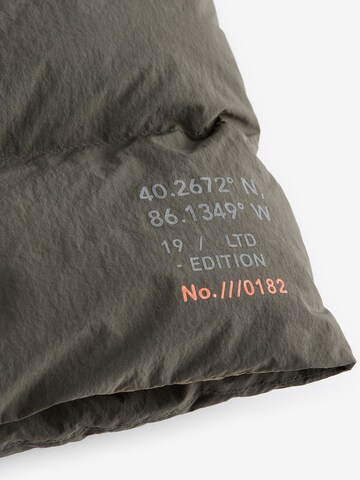 Next - Abrigo en gris