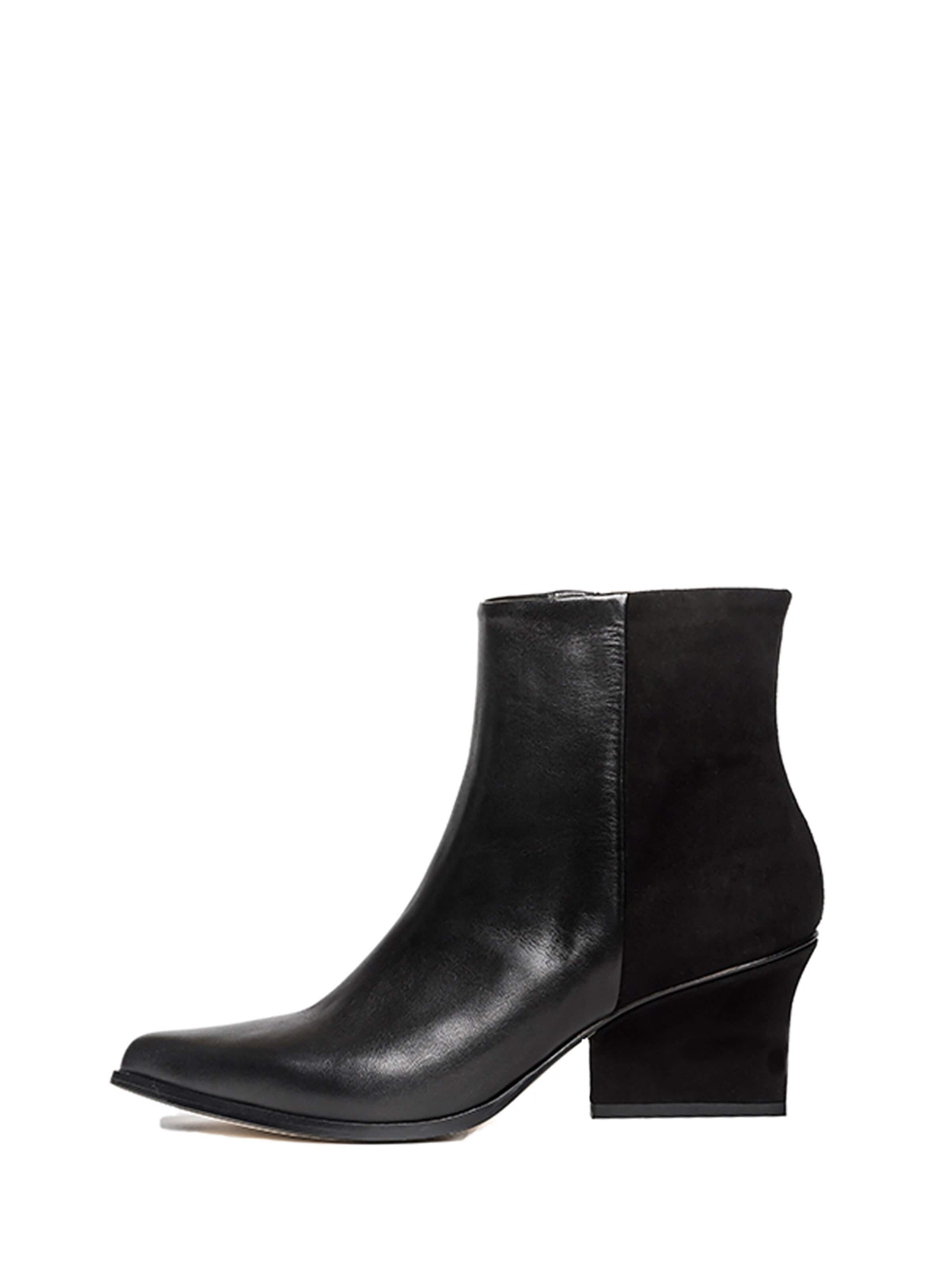 EIJK Ankle boots in Black: front