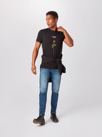 T-Shirt 'Lost Youth Rose' Mister Tee en noir