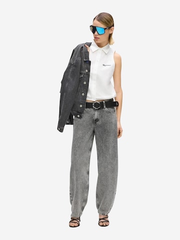 KARL LAGERFELD JEANS - Blusa 'KLJ Sleeveless Blouse B2W11020' en blanco