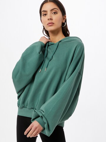 Urban Classics Sweatshirt in Green: front