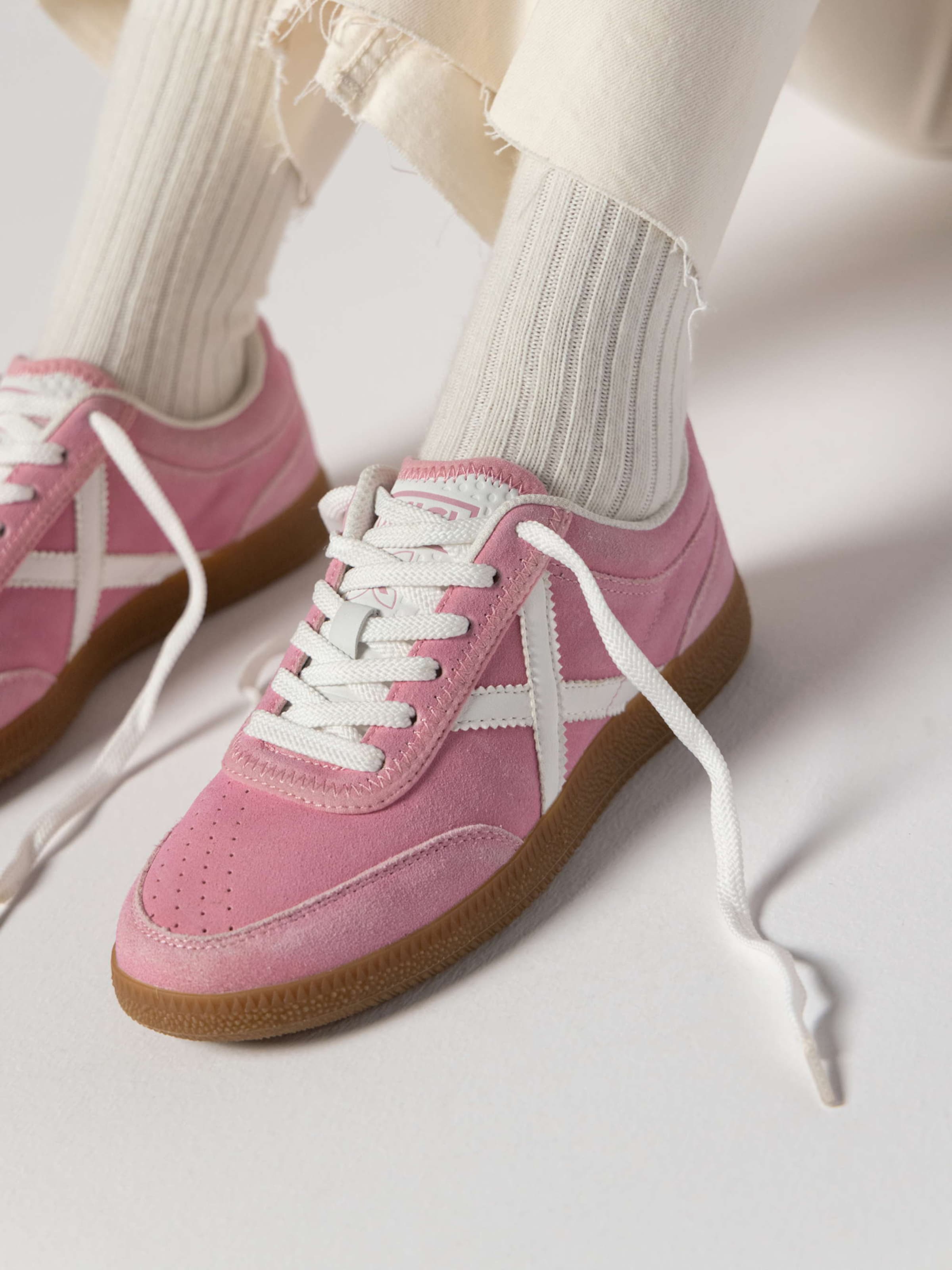 Sneaker bassa 'Rumba' di MUNICH in lilla