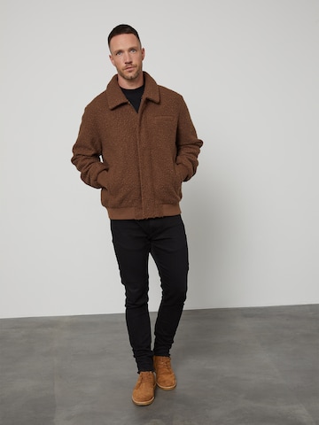 DAN FOX APPAREL Between-season jacket 'Kilian' in Brown