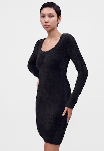 Rochie tricotat 'JAYCEE' de la GUESS pe negru