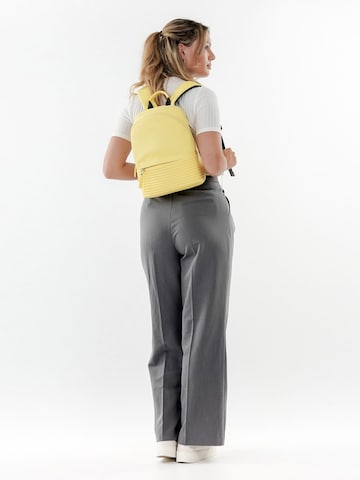 Suri Frey Backpack 'Judy' in Yellow: front