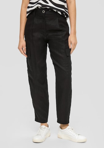 s.Oliver Tapered Cargo Pants in Black: front