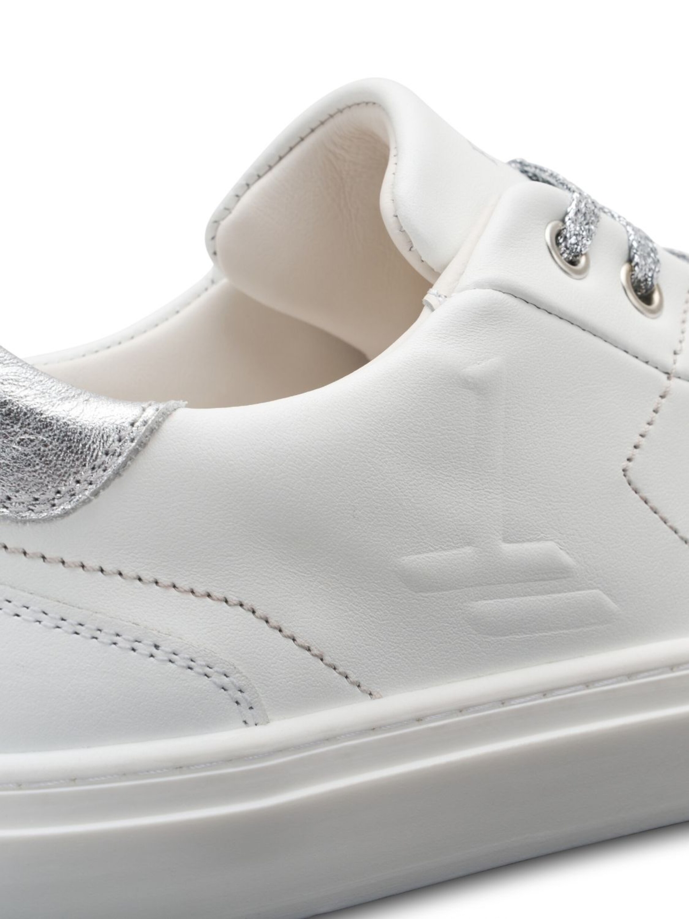 Sneaker bassa 'Lunar' di PR1MO in argento