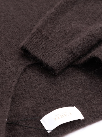 L'Arte Milano Sweater in Brown