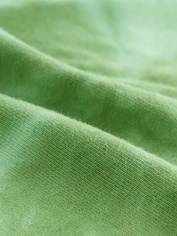 Tricou de la Next pe verde