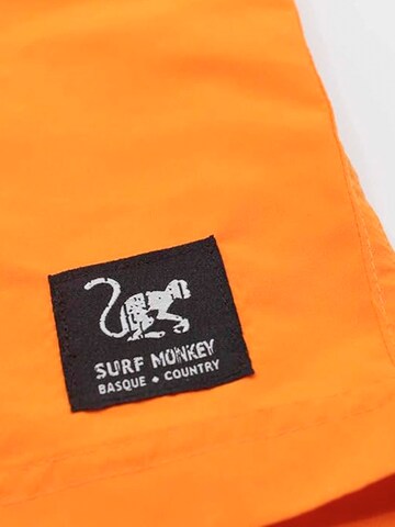 Surf Monkey - Bermudas en naranja