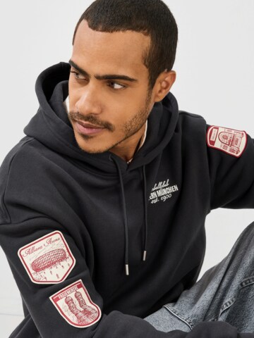FC BAYERN MÜNCHEN Sweater in Black