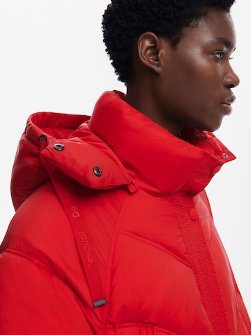 Manteau d’hiver Desigual en rouge