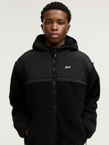 Pull&Bear Flisová bunda - Čierna