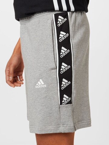 ADIDAS SPORTSWEAR Regular Sportbyxa 'Brandlove' i grå