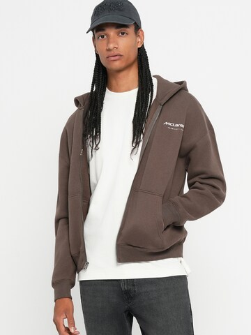 HOLLISTER Кофта на молнии 'MCLAREN' в Коричневый