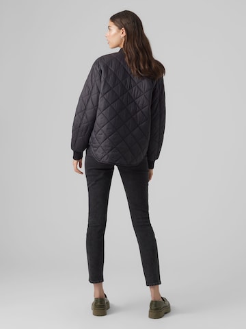 VERO MODA - Chaqueta de entretiempo en negro