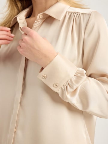 HOME STORE Klederdracht shirt in Beige