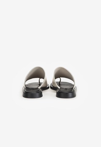 INUOVO T-bar sandals in Beige