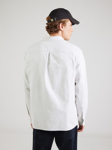 Calvin Klein - Ajuste confortable Camisa en gris