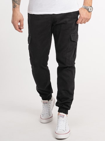 Rock Creek Tapered Cargo Pants in Black: front