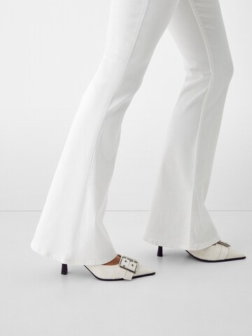 évasé Jean Bershka en blanc