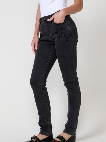 KOROSHI - Slimfit Vaquero en negro: frente