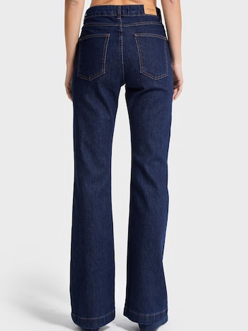 IT'S BASIC Flared Jeans in Blue