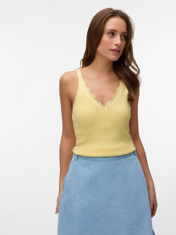 VERO MODA Knitted top 'AWVILJA' in Yellow: front