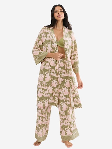 TRIUMPH Bathrobe short ' Red Label Aura Spotlight ' in Green: front