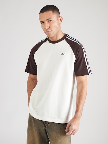 balta ADIDAS ORIGINALS Marškinėliai 'BRITCORE': priekis