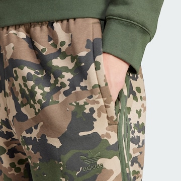 ADIDAS ORIGINALS Regular Pants 'Graphics Camo' in Green