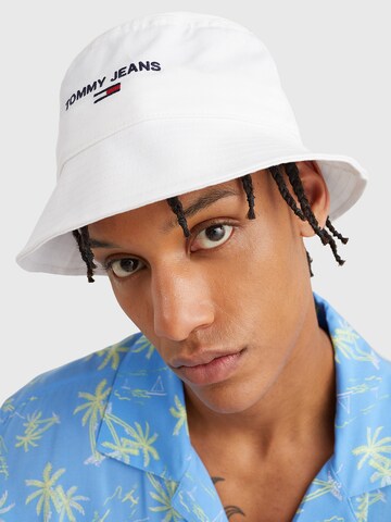 Tommy Jeans Hat in White: front