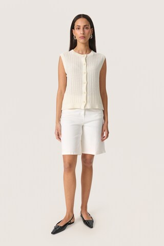 SOAKED IN LUXURY Gebreide bodywarmer 'Susanna' in Wit