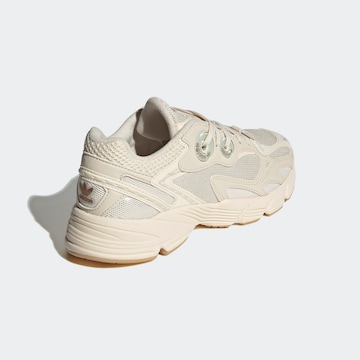 ADIDAS ORIGINALS Låg sneaker 'Astir' i beige