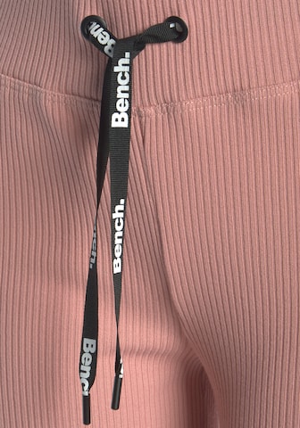 Wide leg Pantaloni di BENCH in rosa