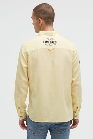 CAMP DAVID Regular Fit Jacquard-Langarmhemd mit Artworks in Gelb: Vorderseite